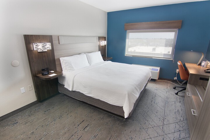 Room 33 of 72