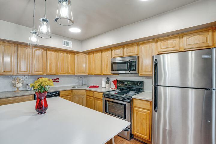 Charming Willow Grove Home w / Patio + Fire Pit!