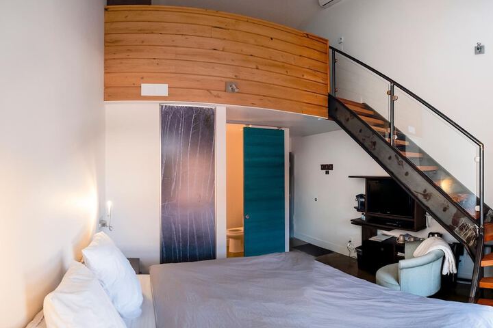 Room 40 of 53