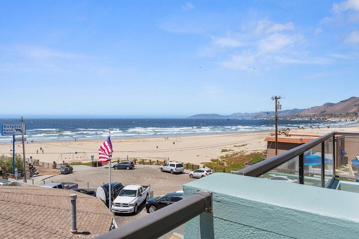Beach House Inn & Suites