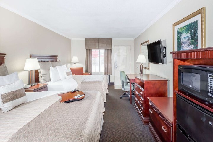 Room 14 of 37