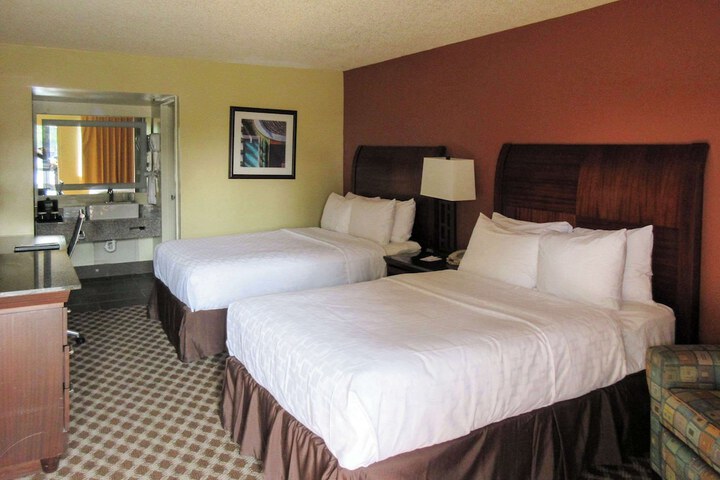 Room 32 of 48