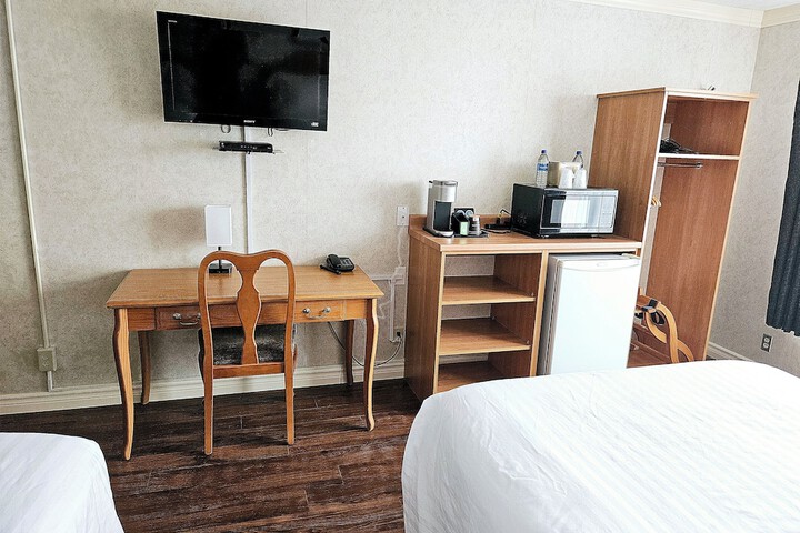 Room 15 of 38
