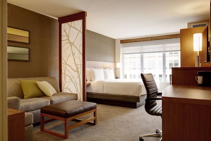 Room 17 of 38