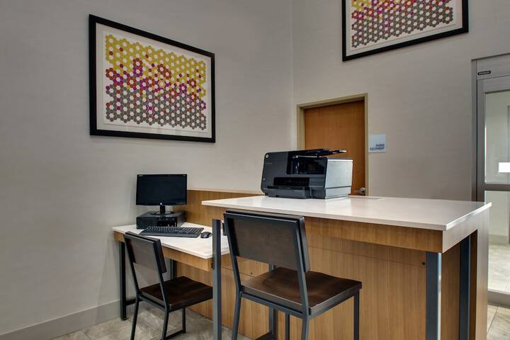 Holiday Inn Express & Suites Waukegan by IHG