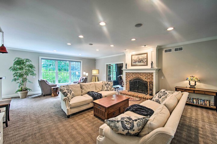 Extravagant Atglen Manor w / Private 60-acre Land!
