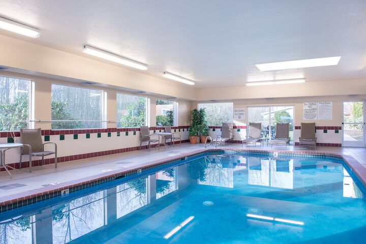 Holiday Inn Express & Suites Burlington by IHG