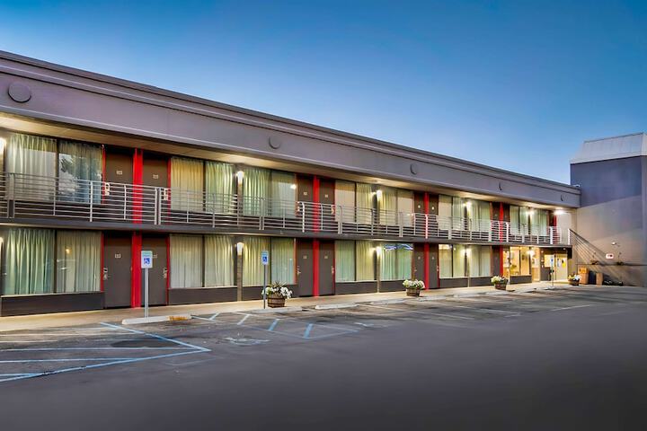 Hotel 4 of 25