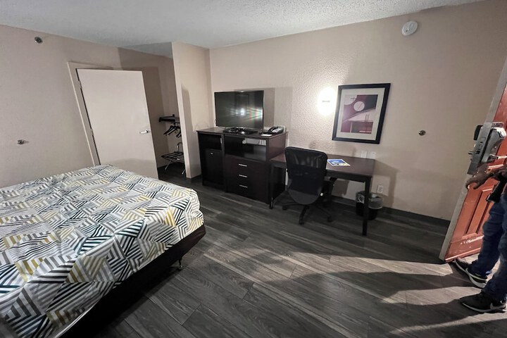 Room 16 of 31