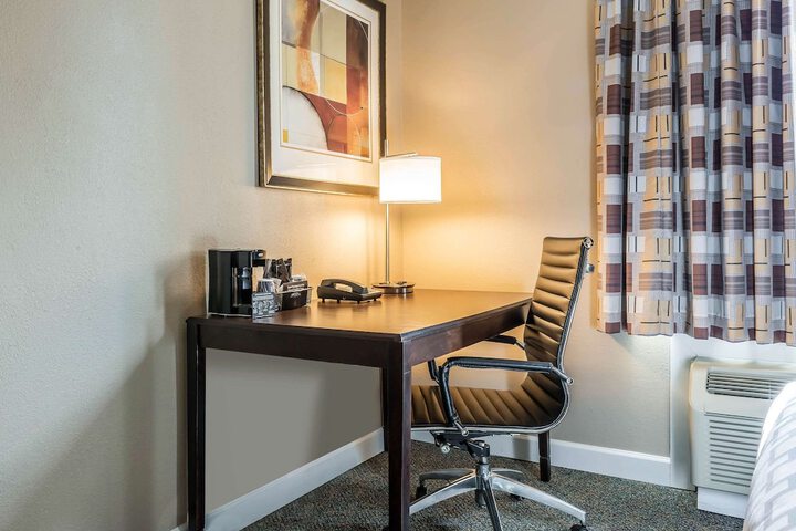Room 21 of 39