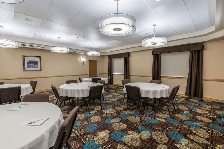 Ballroom/Hall 77 of 83