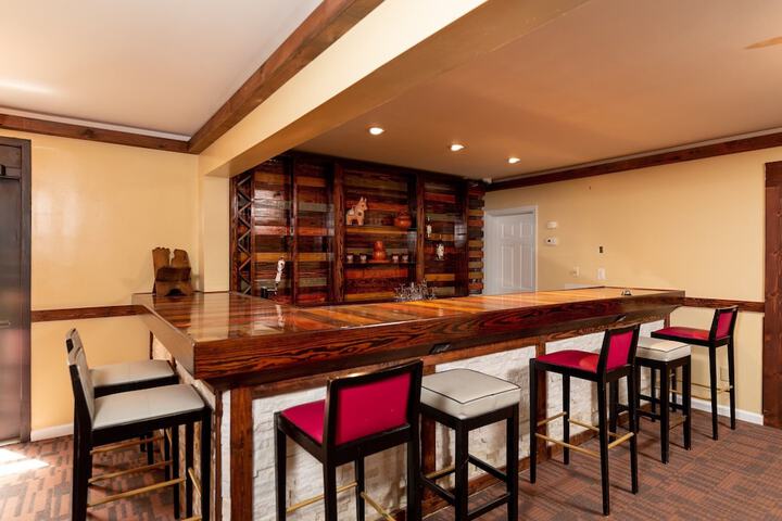 Lounge 13 of 15