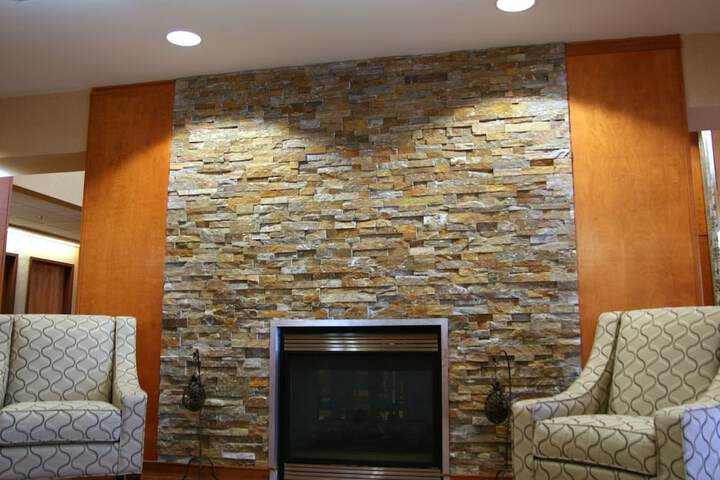 Hampton Inn & Suites Manchester-Bedford