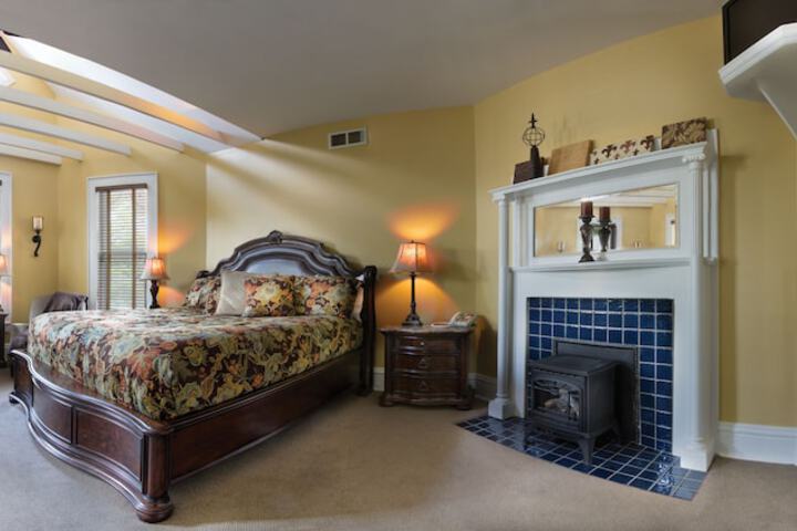Room 27 of 38