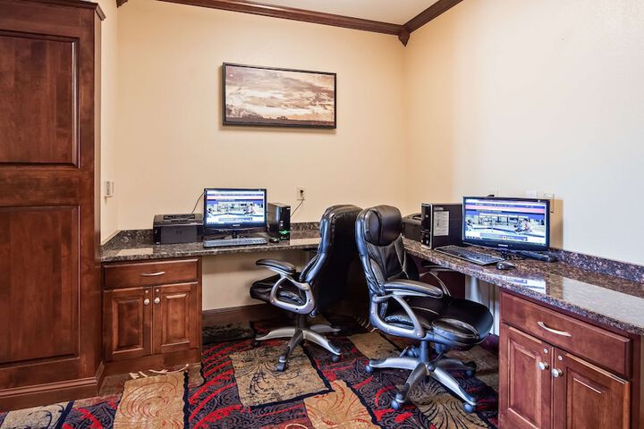 Best Western Plus Wausau / Rothschild Hotel