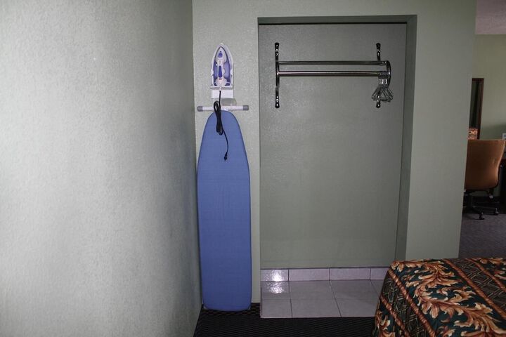 Room 11 of 16