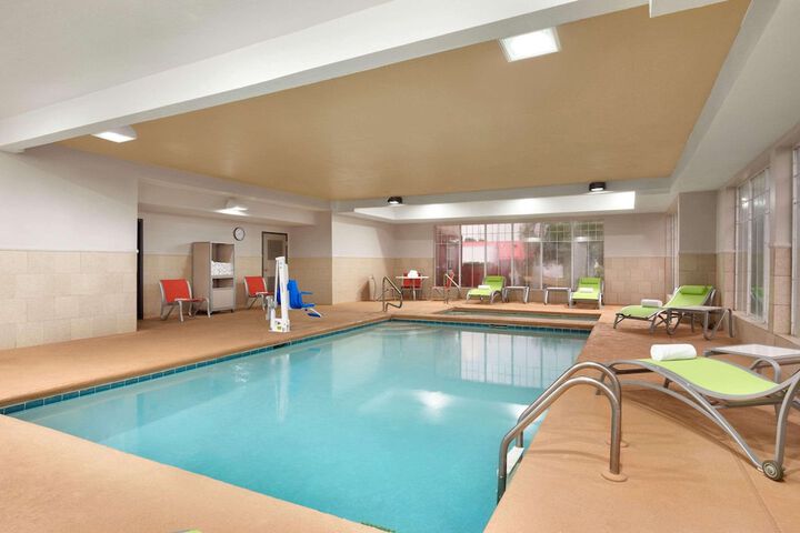 Country Inn & Suites by Radisson Warner Robins, GA