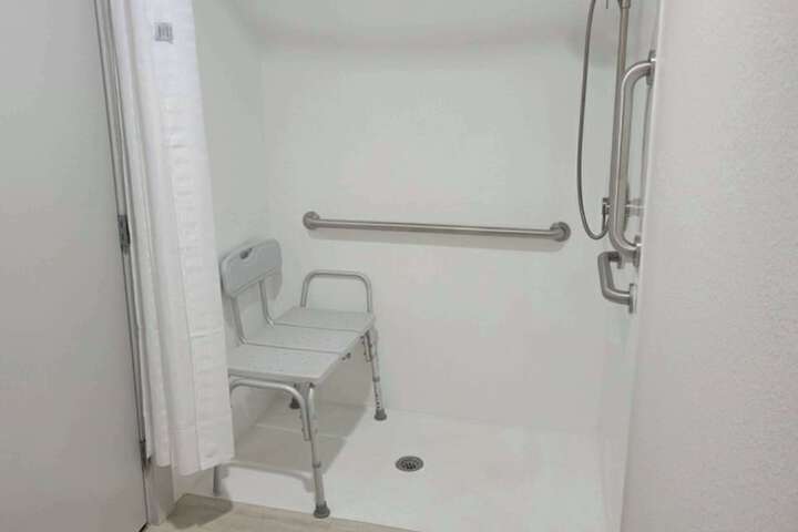 Room 4 of 34