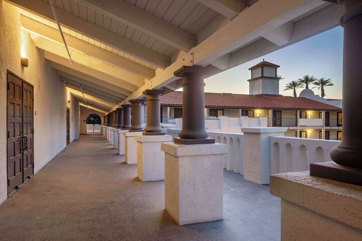 Embassy Suites by Hilton Palm Desert