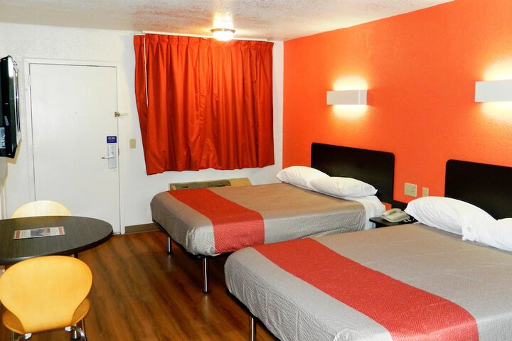 Room 16 of 39