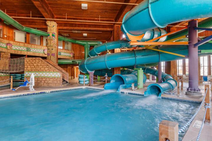 Polynesian Hotel Wisconsin Dells - Near Noahs Ark