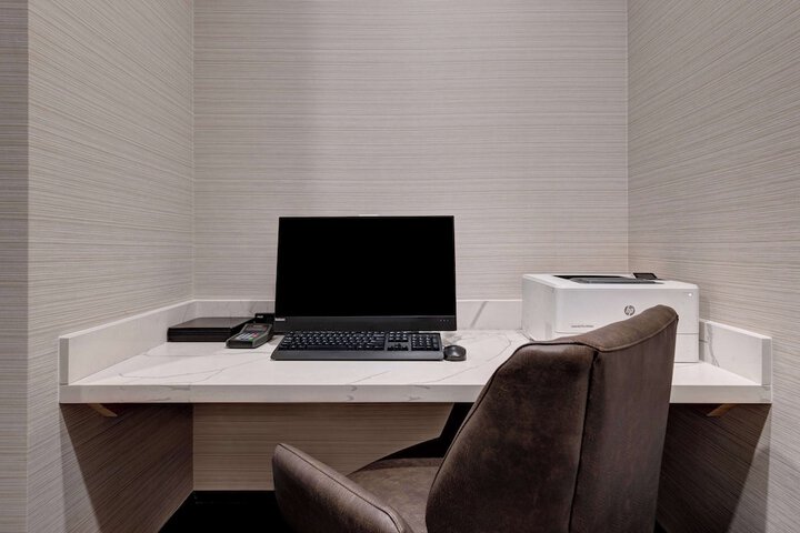 Business Center 83 of 84