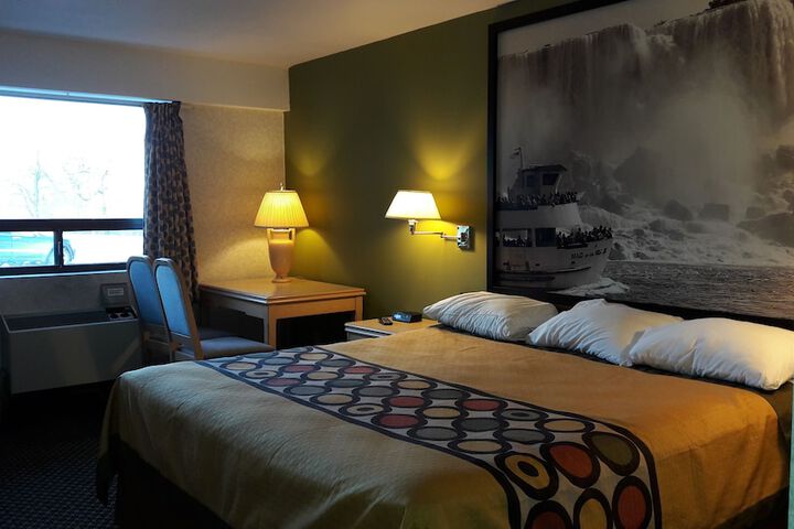 Room 11 of 31