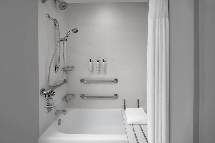 Room 14 of 32
