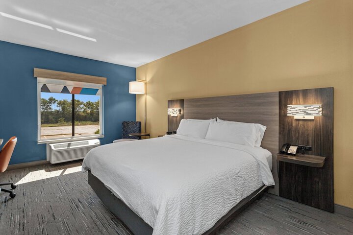 Room 42 of 65