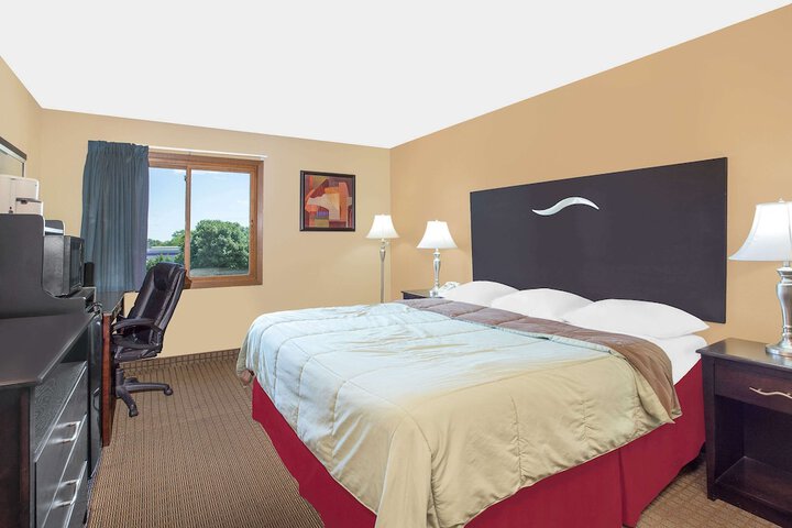 Room 8 of 13