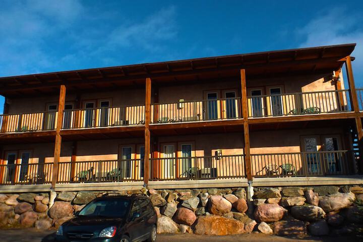 Timberland Inn