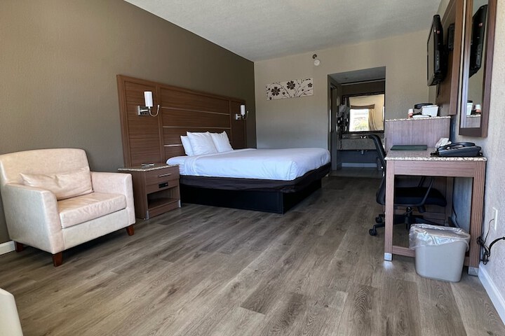 Room 11 of 36