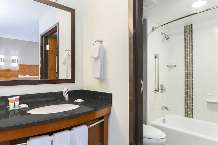 Room 12 of 25