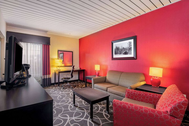 Room 25 of 42
