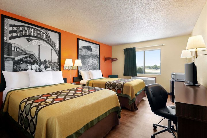 Room 10 of 16