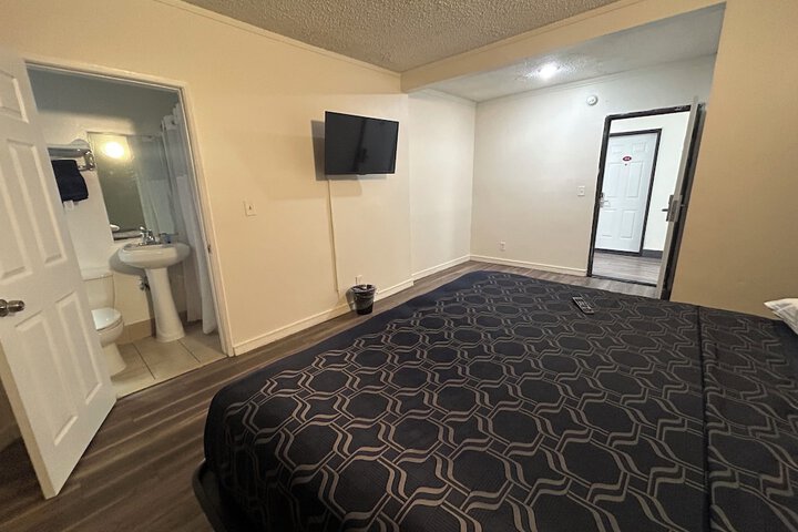 Room 18 of 19
