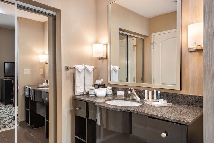 Homewood Suites by Hilton Oxnard / Camarillo