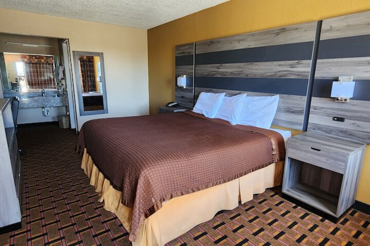 Room 15 of 17