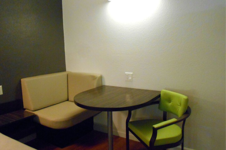 Room 9 of 28
