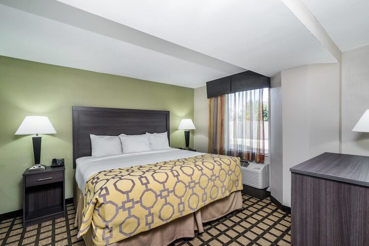 Baymont by Wyndham Clarksville