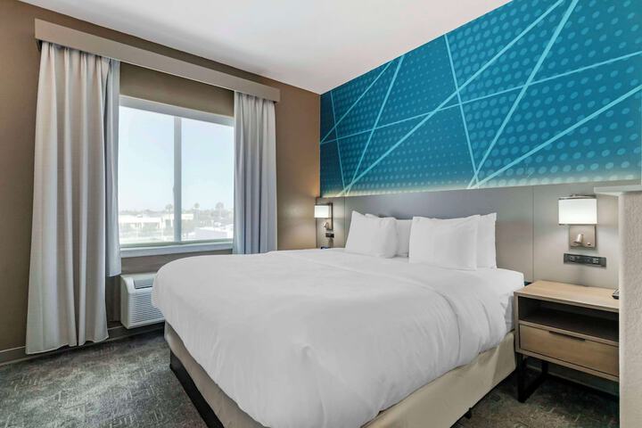 Room 20 of 37