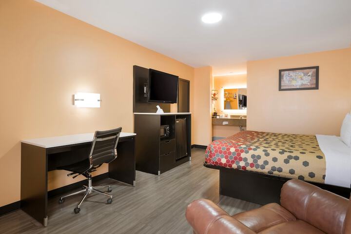 Room 5 of 16