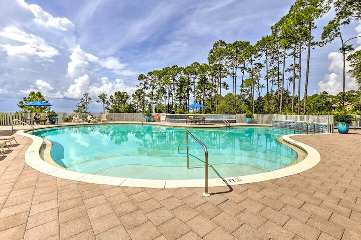 Near State Parks: Carrabelle Home w / Beach Access!