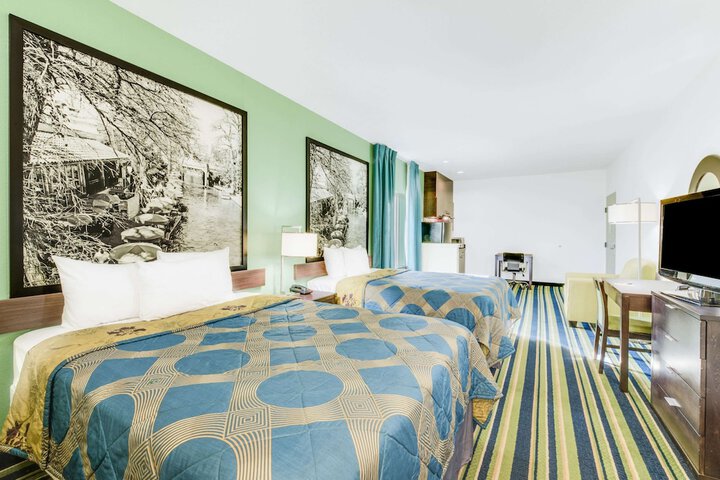 Room 11 of 19