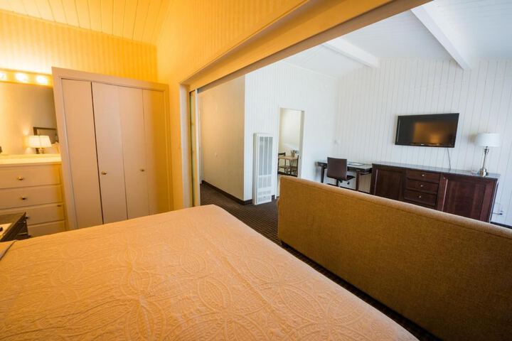 Room 10 of 30