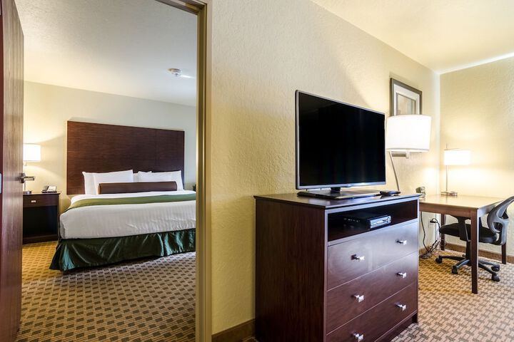Cobblestone Hotel & Suites - Jefferson