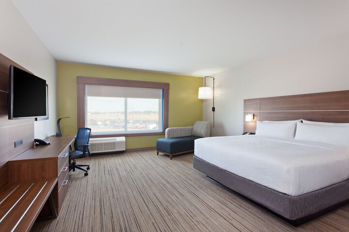 Room 32 of 46