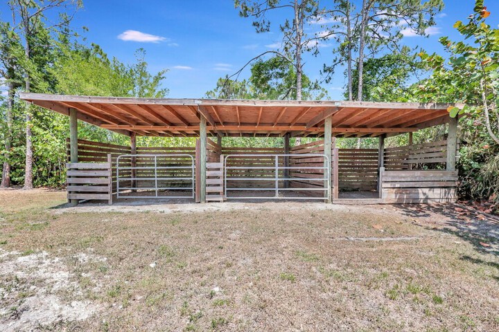 6BR Sleeps 15 Pool BBQ Firepit Games Stables More!