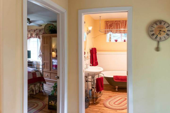Romantic Rogue River Cottage Near Del Rio Winery