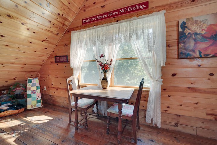 Secluded Broken Bow Cabin w / Fire Pit and Deck!